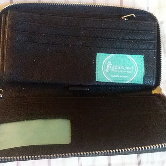 New Initial wallet - Picture 2 of 3